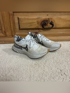 Nike Cheetah Athletic Shoes